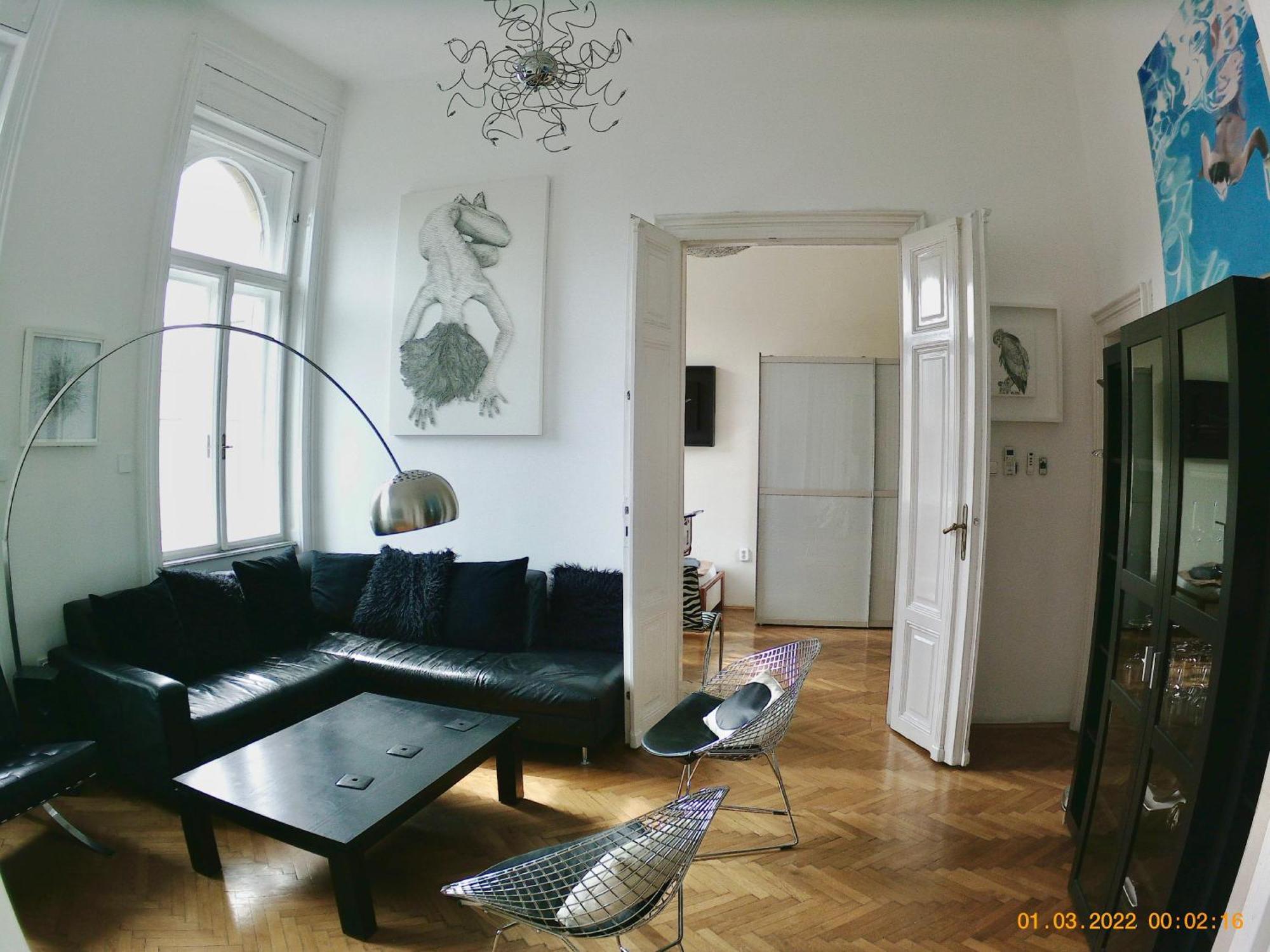 Luxury Artists On Varkert Bazaar